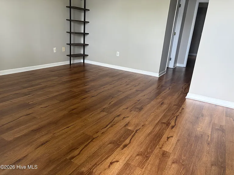 302 Courtyard E — Photo 14