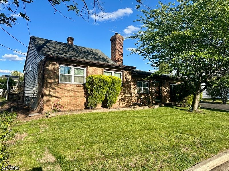 1st image of 11 Demarest Pl