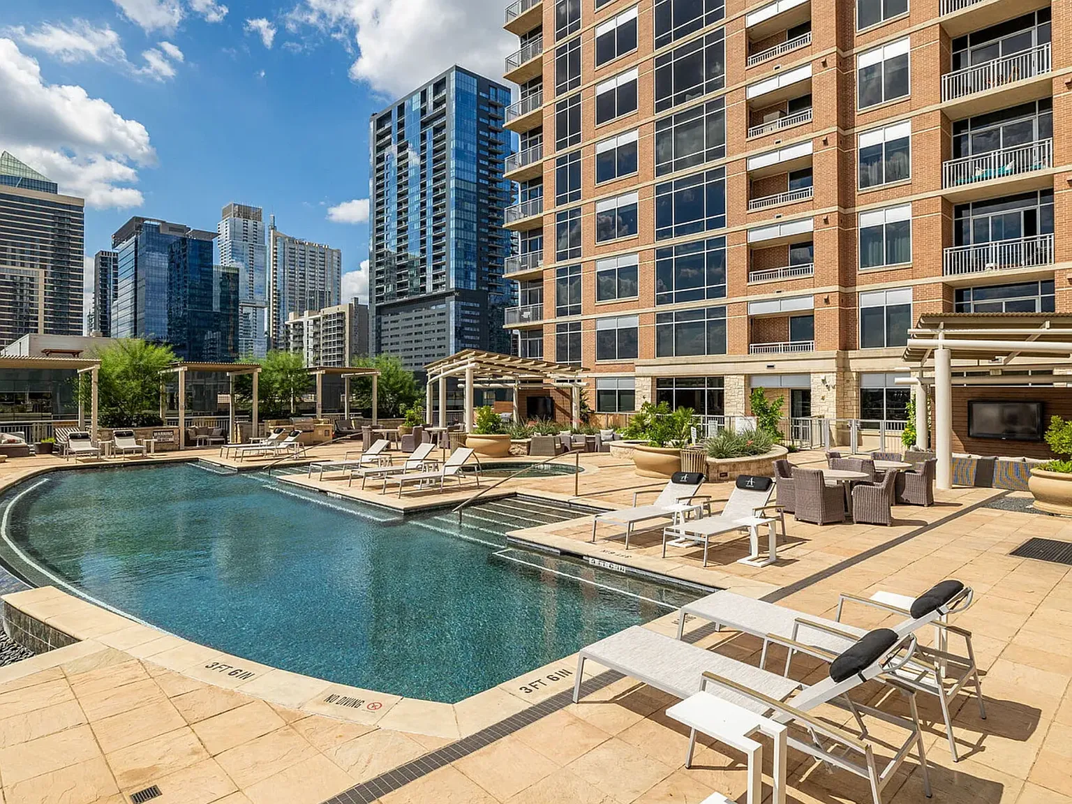 1 bed, 994 sqft, $3,633 — Photo 2