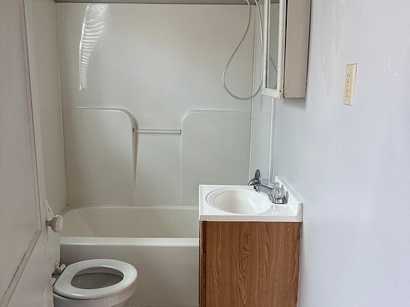 2nd image of 107-109 S Main St #50-4