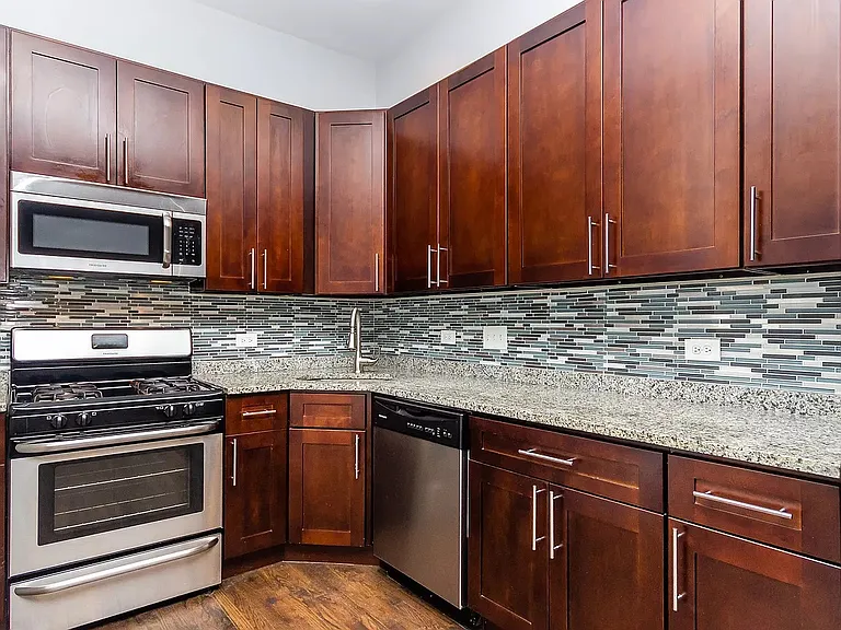 1540 N Leavitt St #1M — Photo 2