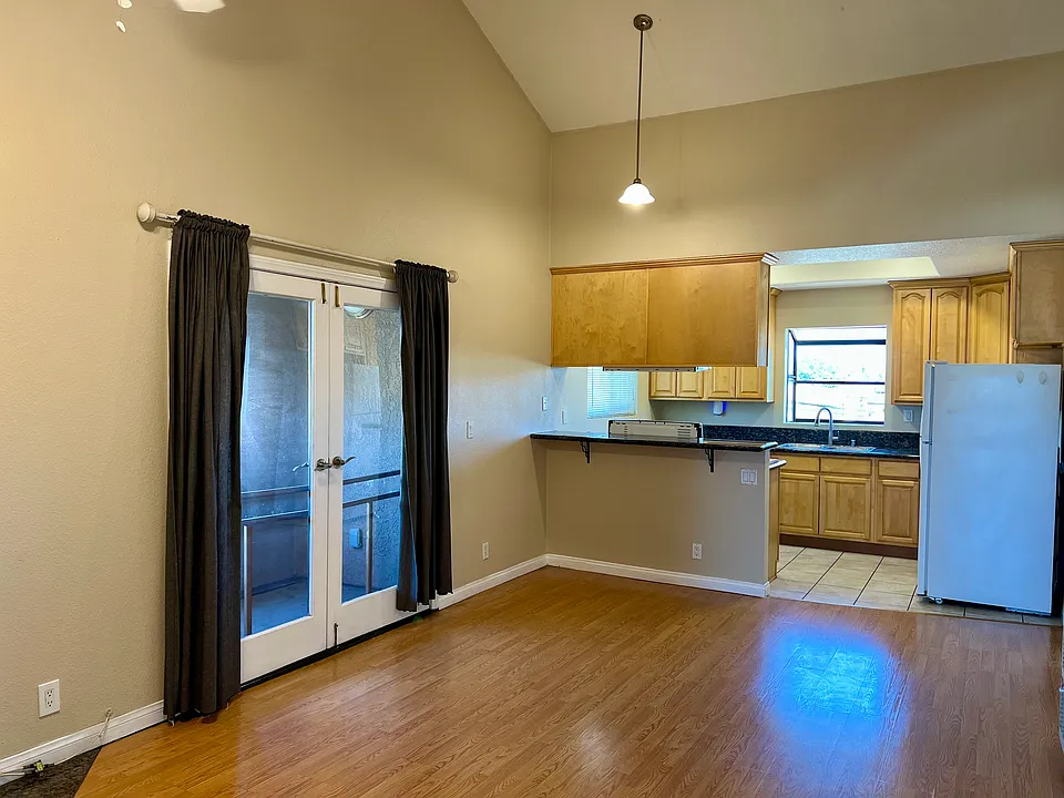 2331 E 10th St #304