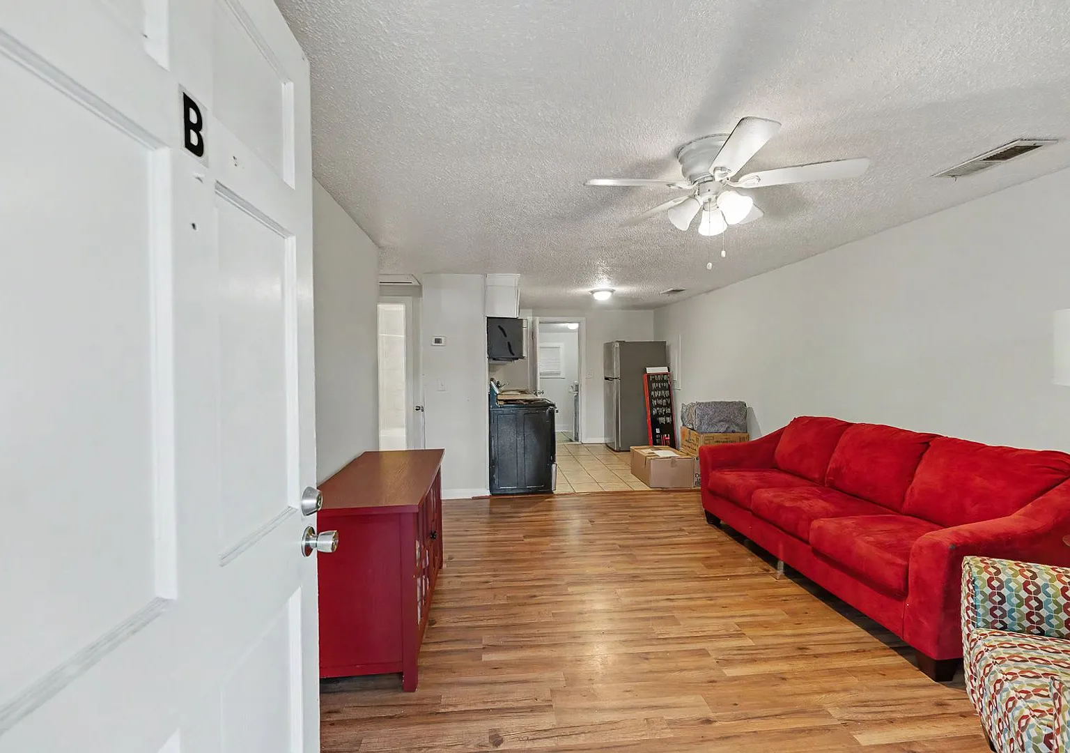 Comfortable 2BR / 1BA Home in Convenient North Charleston Location — Photo 2