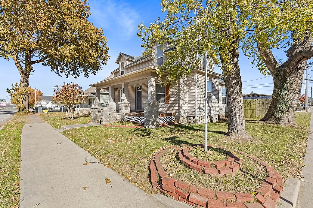 4 bed, 1800 sqft, $1,500 — Photo 2