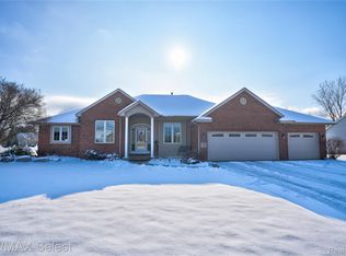 7065 Crosswinds Dr, Swartz Creek, MI 48473