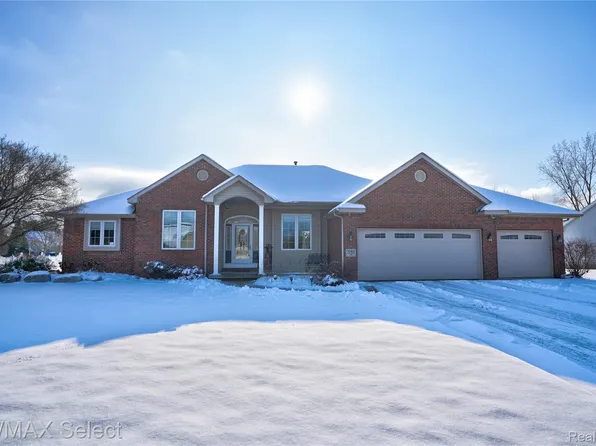 7065 Crosswinds Dr, Swartz Creek, MI 48473