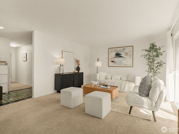 4th image of 1425 S Puget Drive #I5