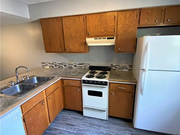 4th image of 2108 N Garland Ave #1