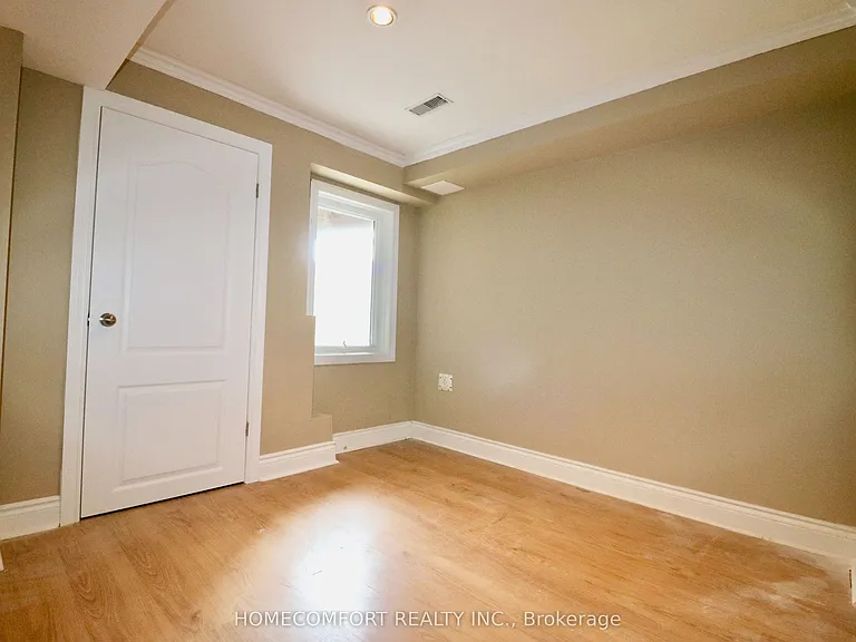 126 Gamble Glen Cres #LOWER — Photo 19
