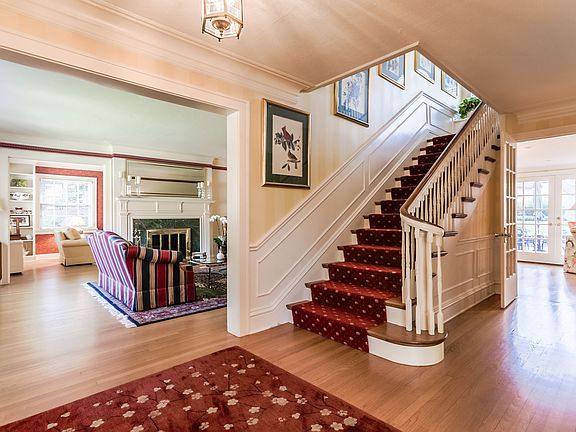 2nd image of 805 W 61st St