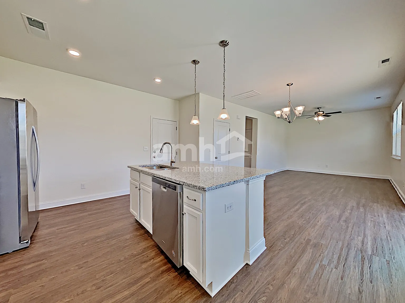 3 bed, 2.5 bath, 1891 sqft, $2,215 — Photo 4