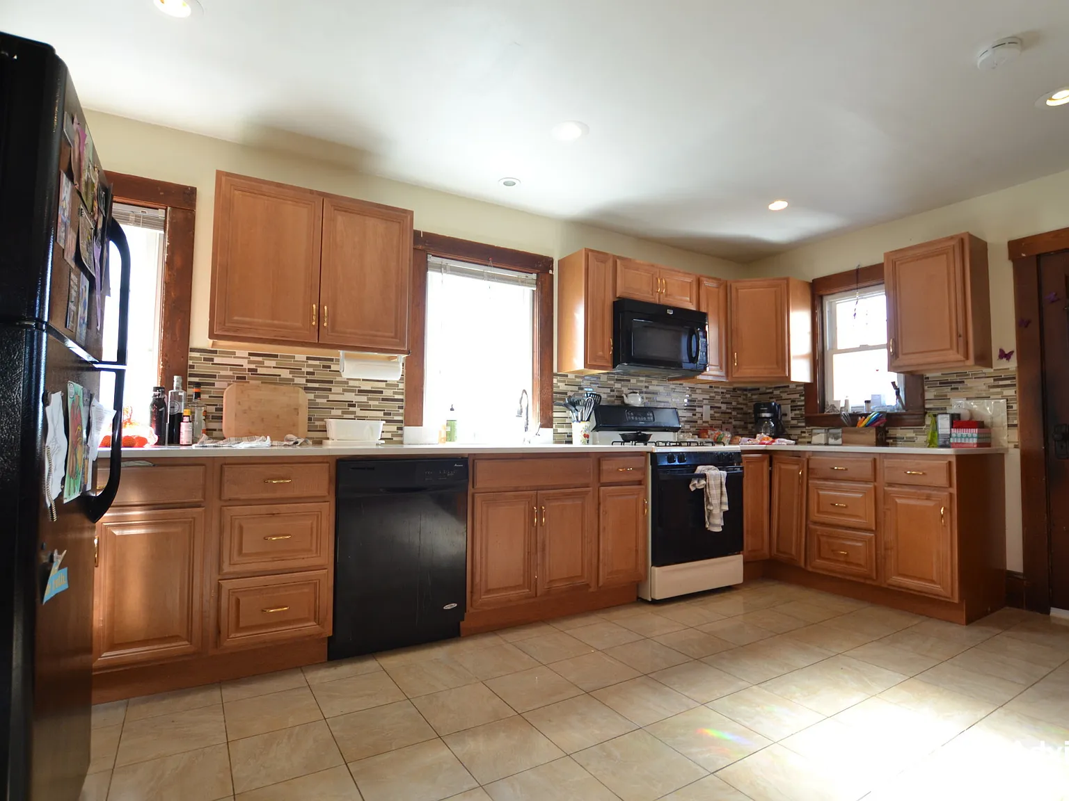 3 bed, 1200 sqft, $3,900 — Photo 2