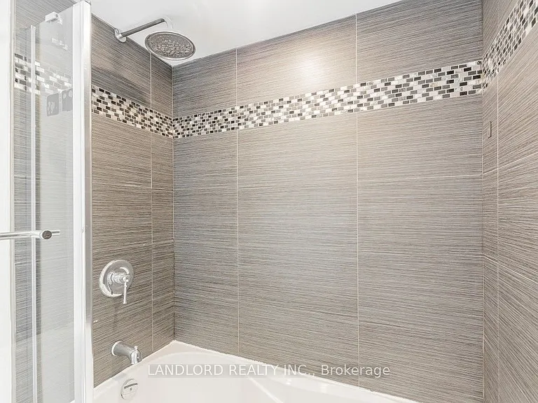 725 King St W #611 — Photo 16