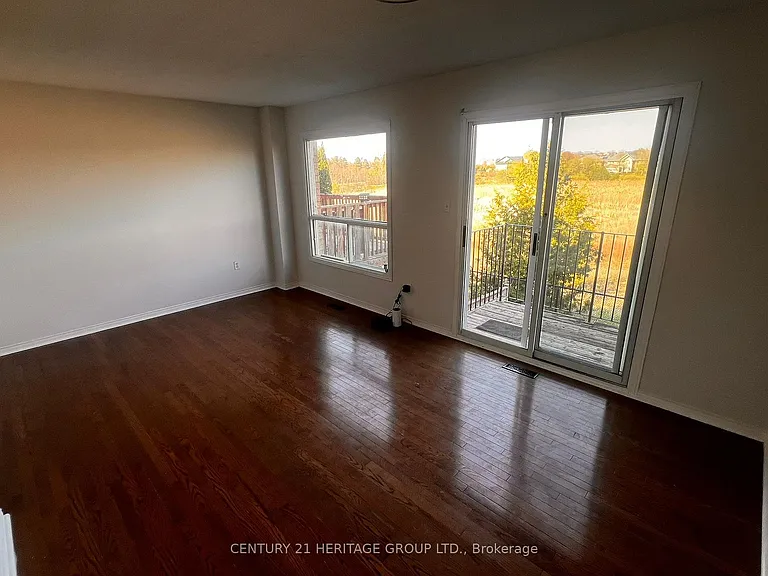 641 Walpole Cres #MAIN 2ND — Photo 7