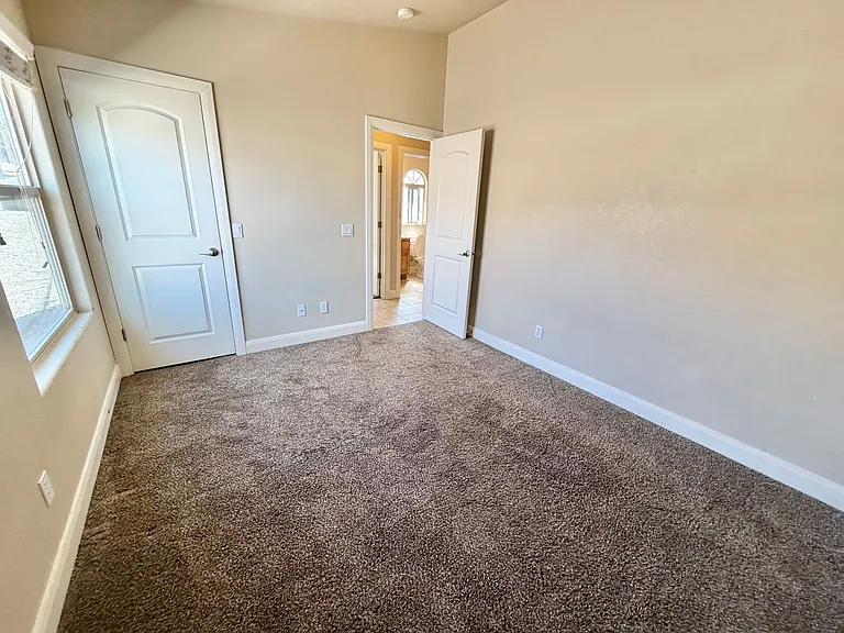 887 N Caddington Rd — Photo 9
