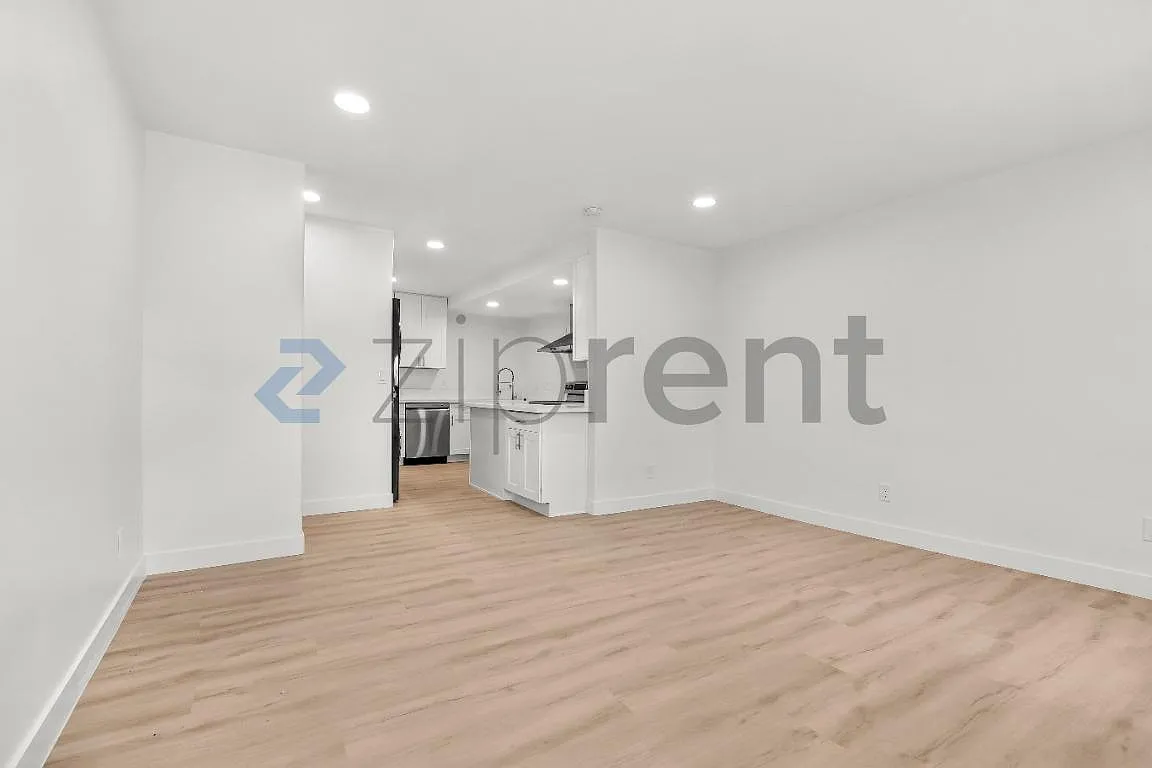 3 bed, 1564 sqft, $4,300 — Photo 2