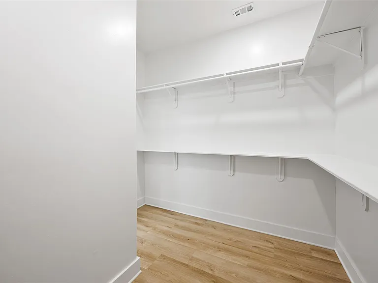 1121 Austin St — Photo 33