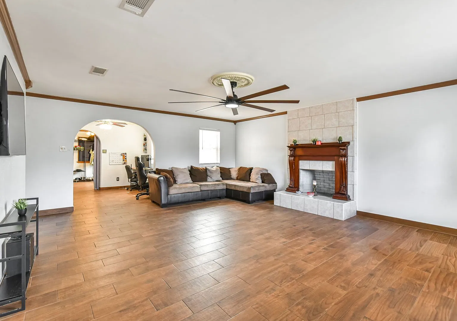 A Home with a Jacuzzi, Sunroom, and Space to Unwind — Photo 3