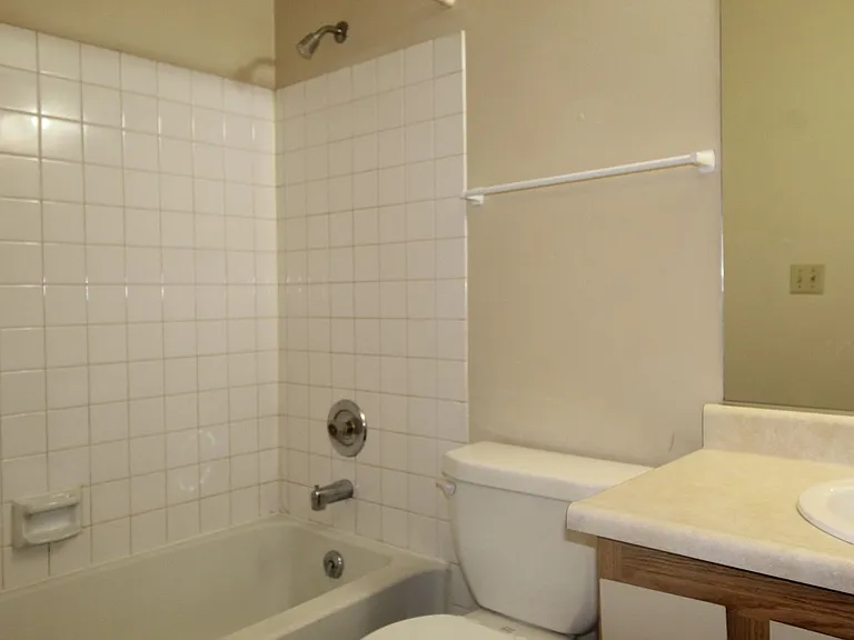 Pineridge Apartments — Photo 14