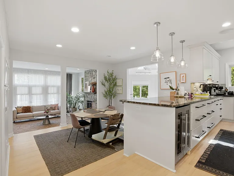7005 Endicott Ct — Photo 15