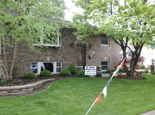 5820 Warwick Ct, Oak Forest, IL 60452