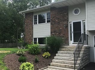 2 Anthony Dr, Plattekill, NY 12561