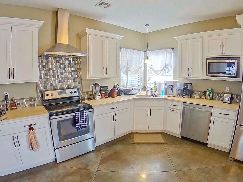1st image of 300 Highland Grove Dr