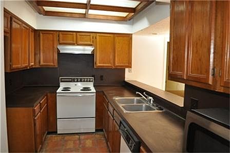 3rd image of 9011 Belle Glen Dr