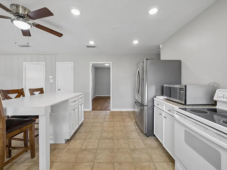 8037 Longridge Dr — Photo 9