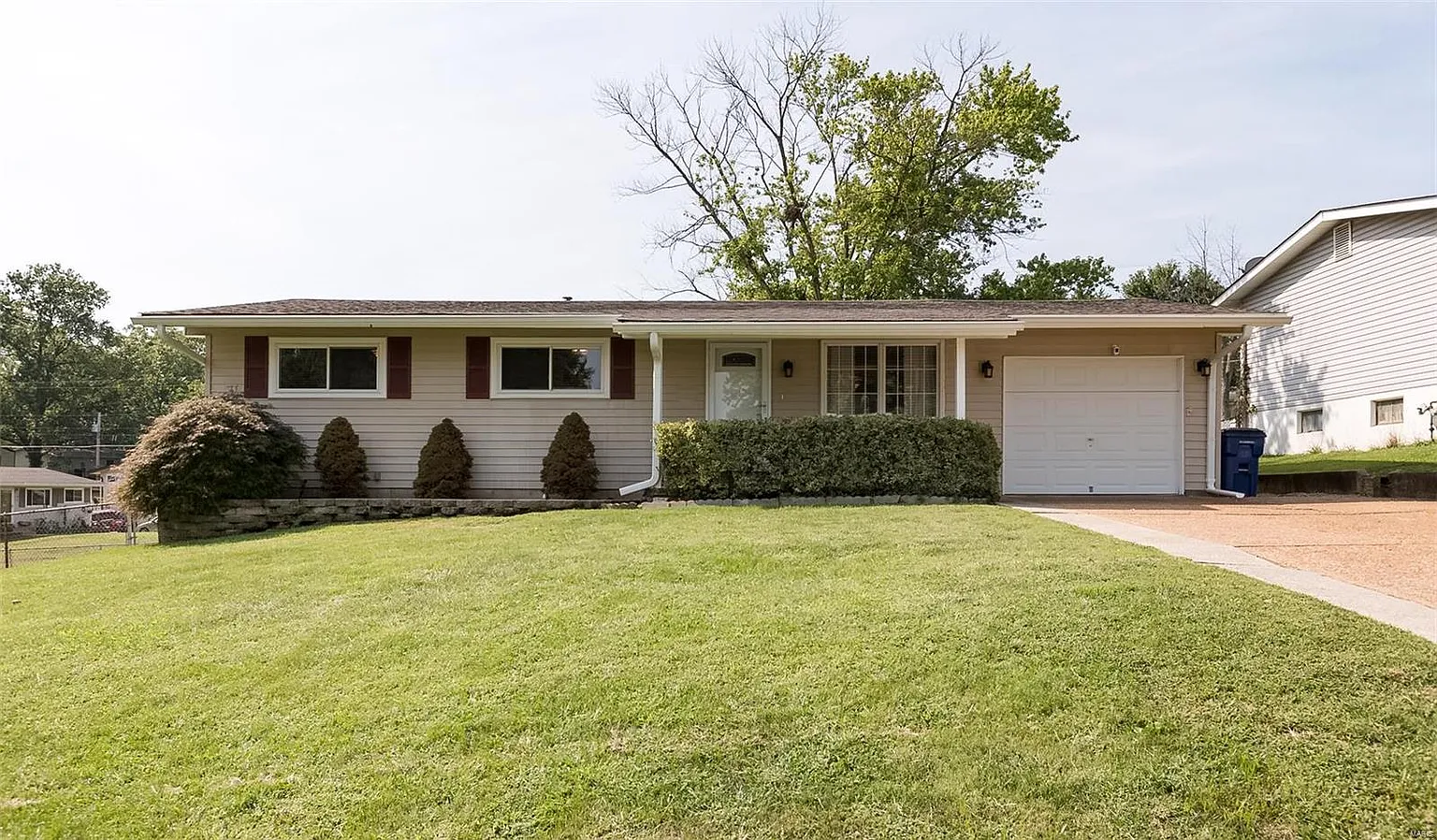 246 Rouen Dr photo 1
