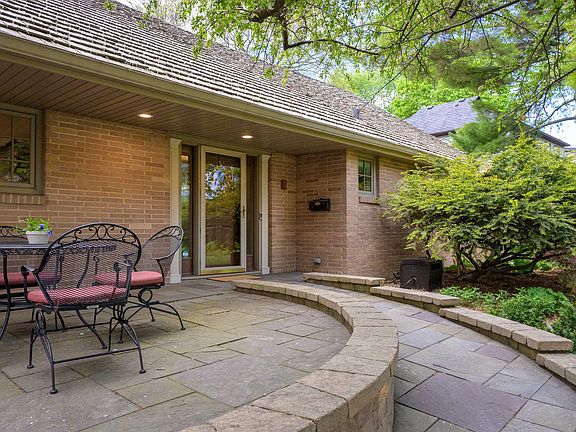 3rd image of 3 Fuller Dr