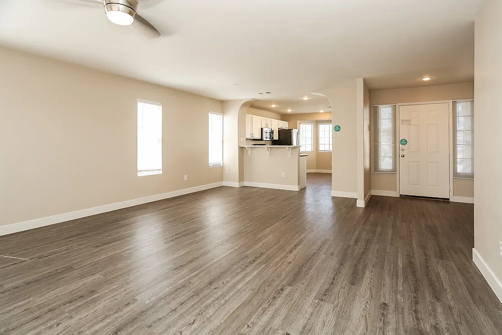 3 bed, 2.0 bath, 1379 sqft, $1,985 — Photo 4