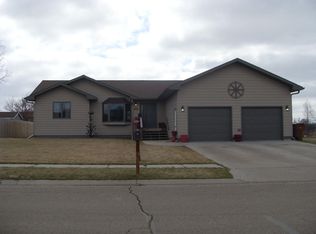 1050 Saxton Dr, Huron, SD 57350