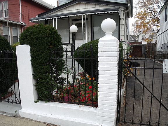 front w/driveway