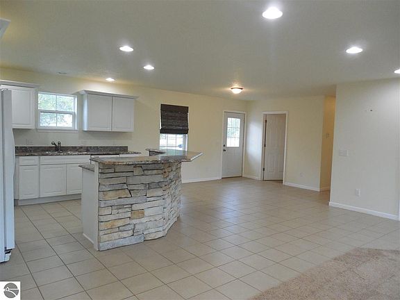 4th image of 1000 Bishop Ln