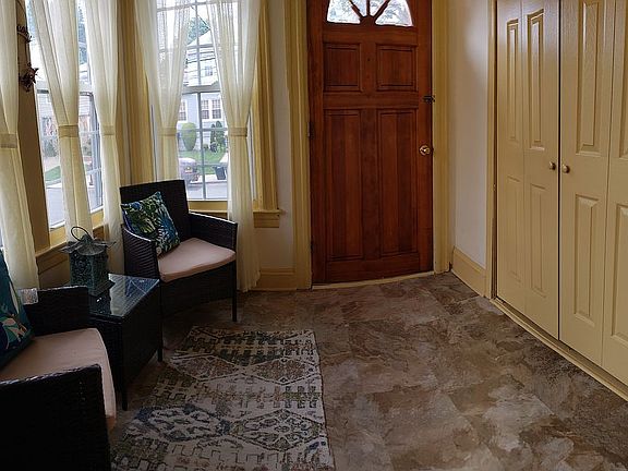 2nd image of 122 Mountainview Ave