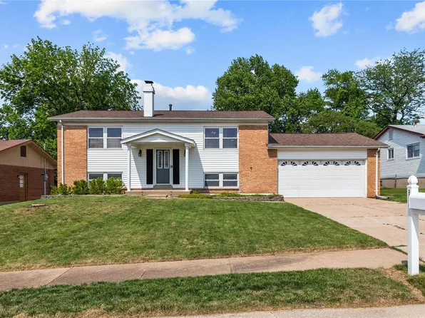 3280 Gwengreen Dr, Bridgeton, MO 63044