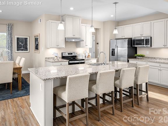 3rd image of 2051 Fernway Dr