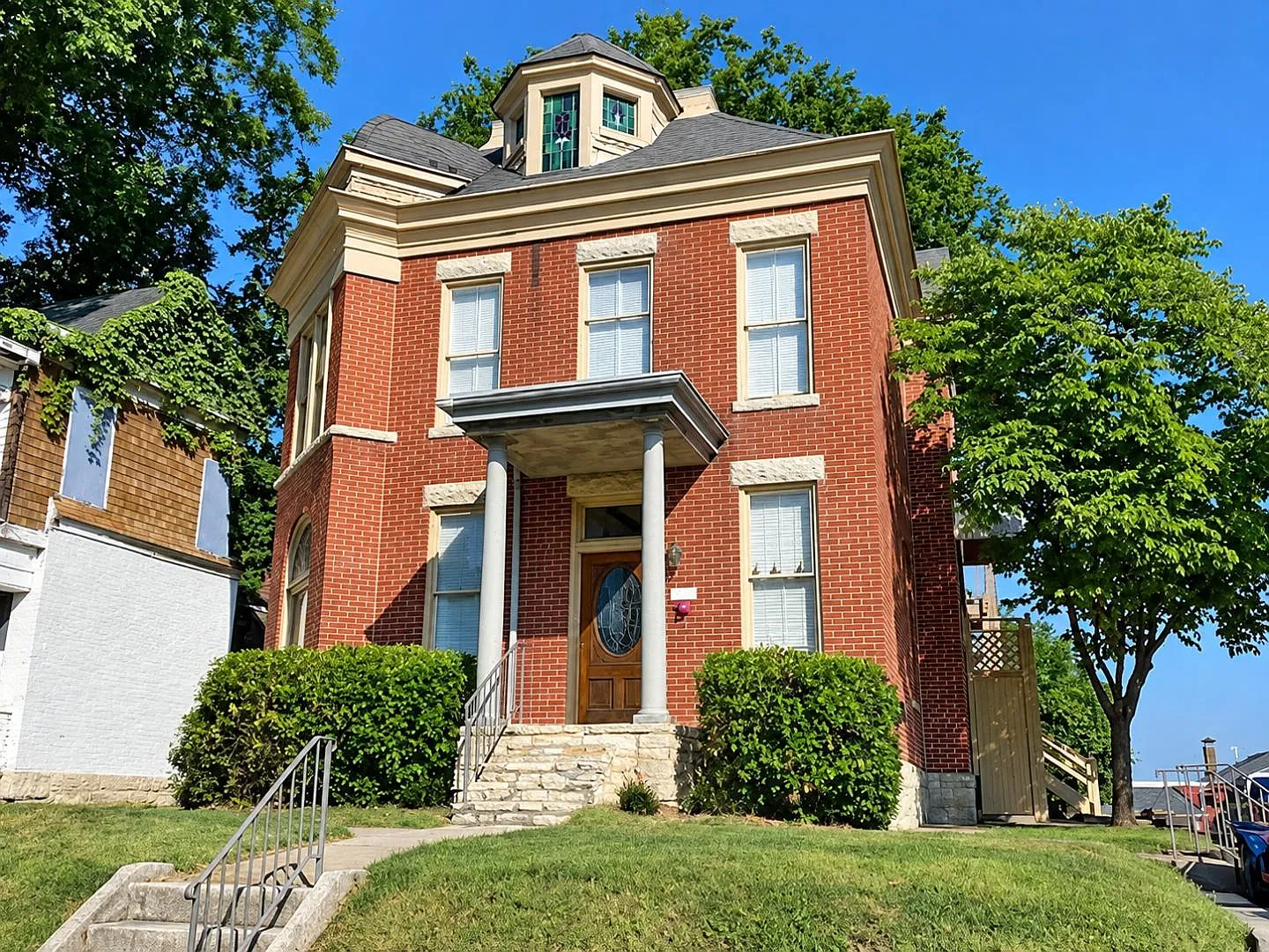100 Jackson St - C — Photo 1