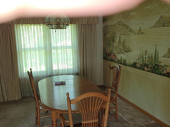 3rd image of 1385 Gardendale Dr W