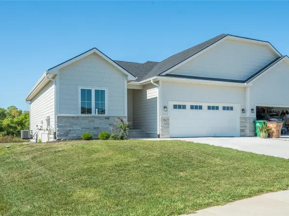 754 NE 71st St, Pleasant Hill, IA 50327