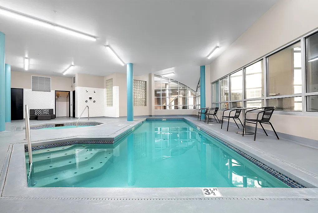 Fountain Court — Photo 2