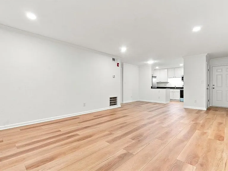 5095 Roswell Rd #203 — Photo 6