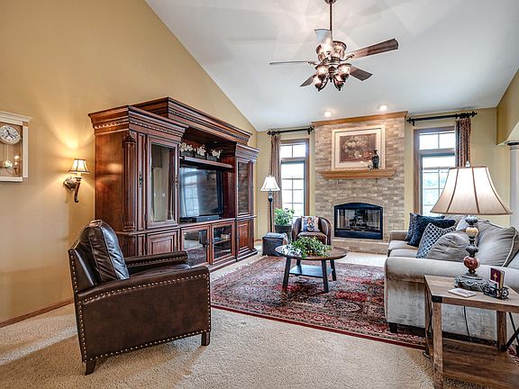 5th image of 1128 Beachwood Ct