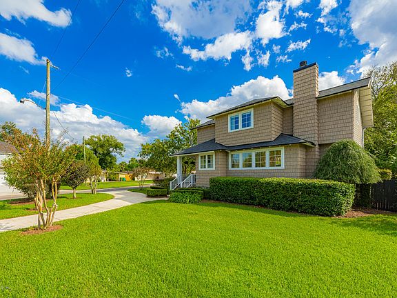 3rd image of 1104 Palm Cir