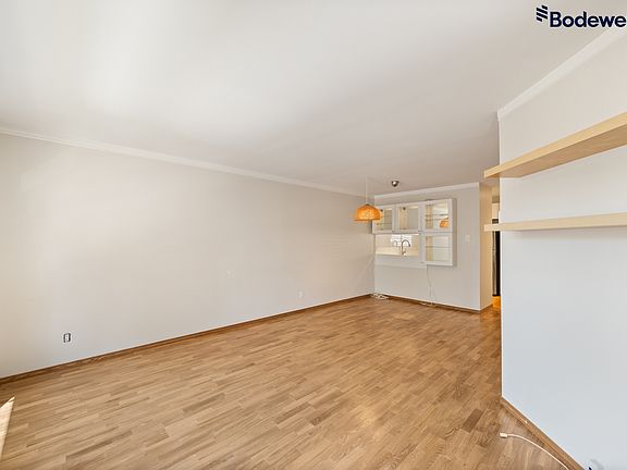 4th image of 1080 Broughton St