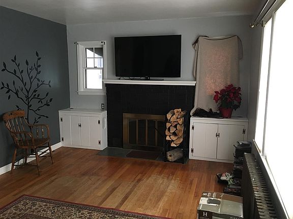 2nd image of 18 Harris Ave