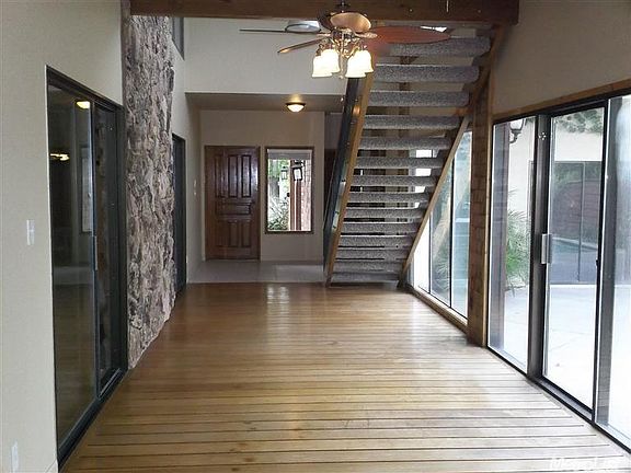 4th image of 3809 Poinsettia Dr