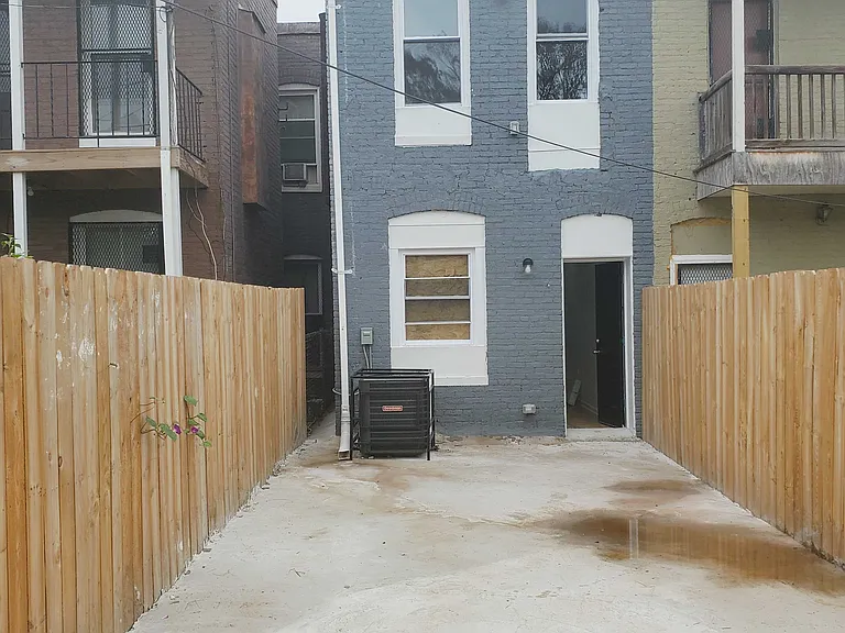 2823 Winchester St — Photo 16
