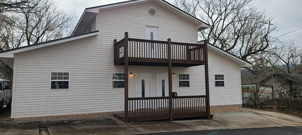 Front View, Vinyl siding on a slab. each apartment has it's own HVAC system and the landlord takes care of the filter changes and maintenance of these systems. There are 3 apartments, but only the 2 on the ground floor are currently available. Parking